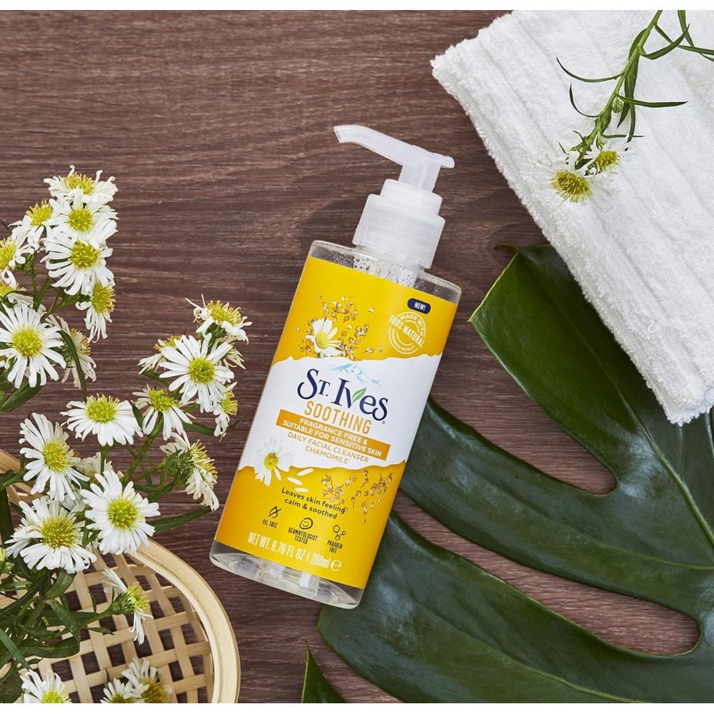 St Ives Daily Facial Cleanser Soothing Camomile 200ml