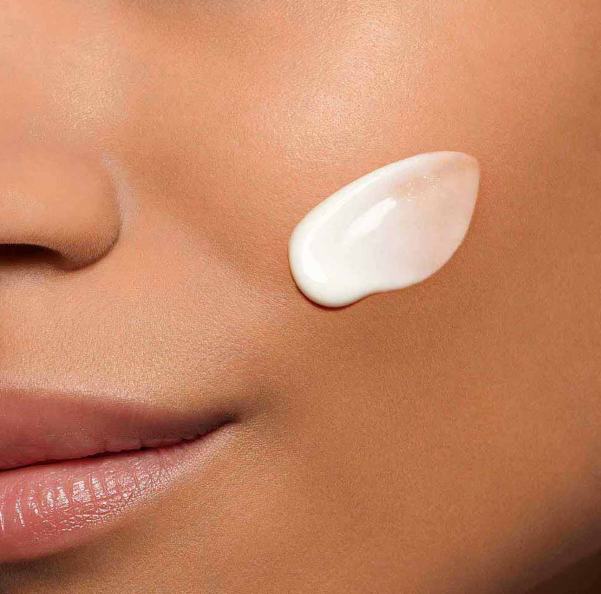 Clarins Clarins Velvet Cleansing Milk 200ml - Health & Beauty > Personal Care > Cosmetics > Skin Care > Lotions & Moisturizers .